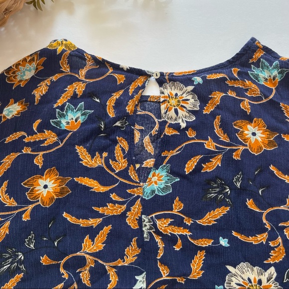 The Hanger | Blue & Gold Floral Crop Top Blouse - Picture 4 of 9